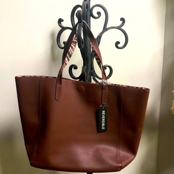 Reversible animal print/chocolate tote bag with magnetic closure. - Picture 2 of 4